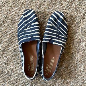 Women’s Toms Size 8